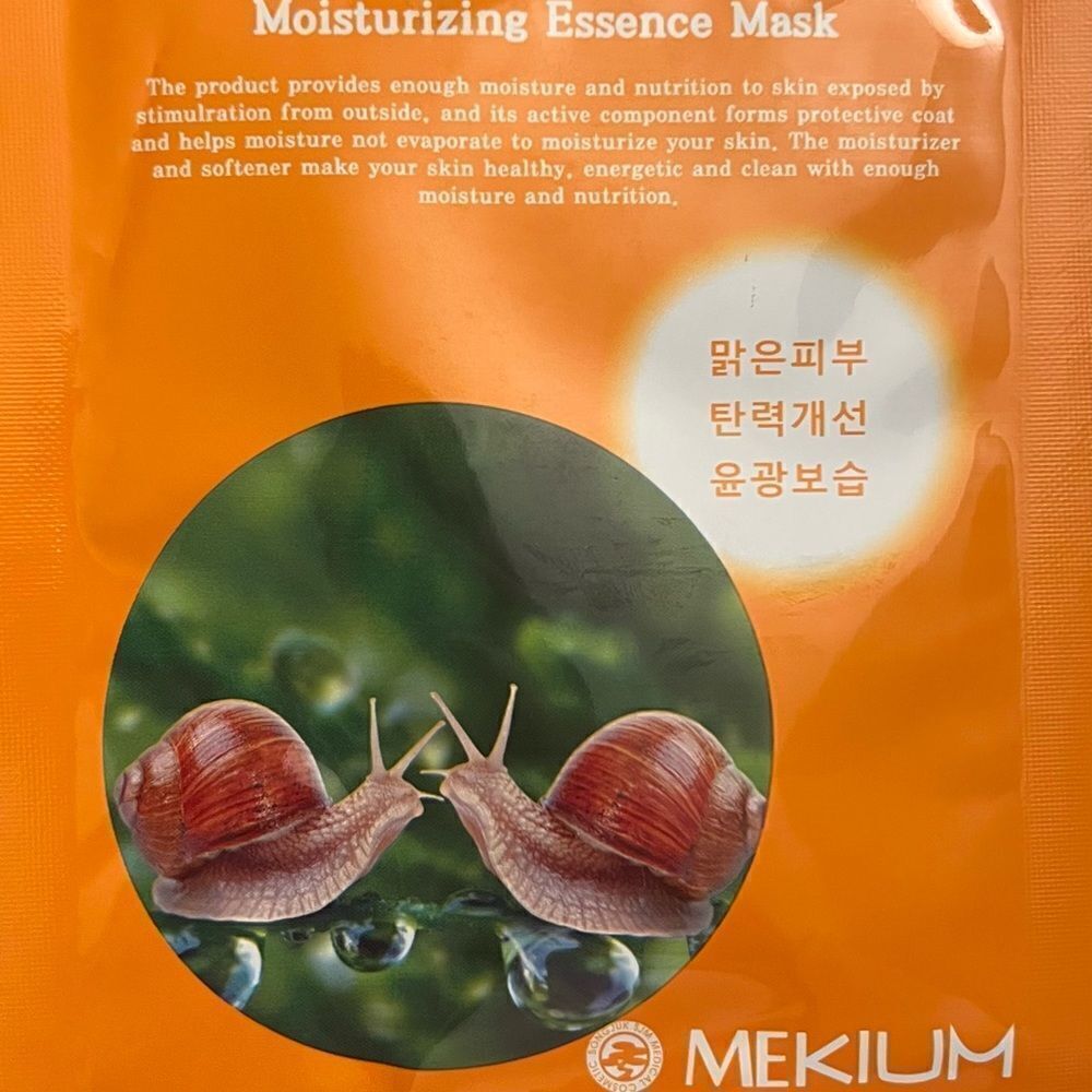 MEKIUM Snail Moisturizing Essence Sheet Mask.